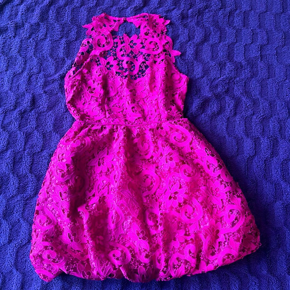 Lace pattern pink dress